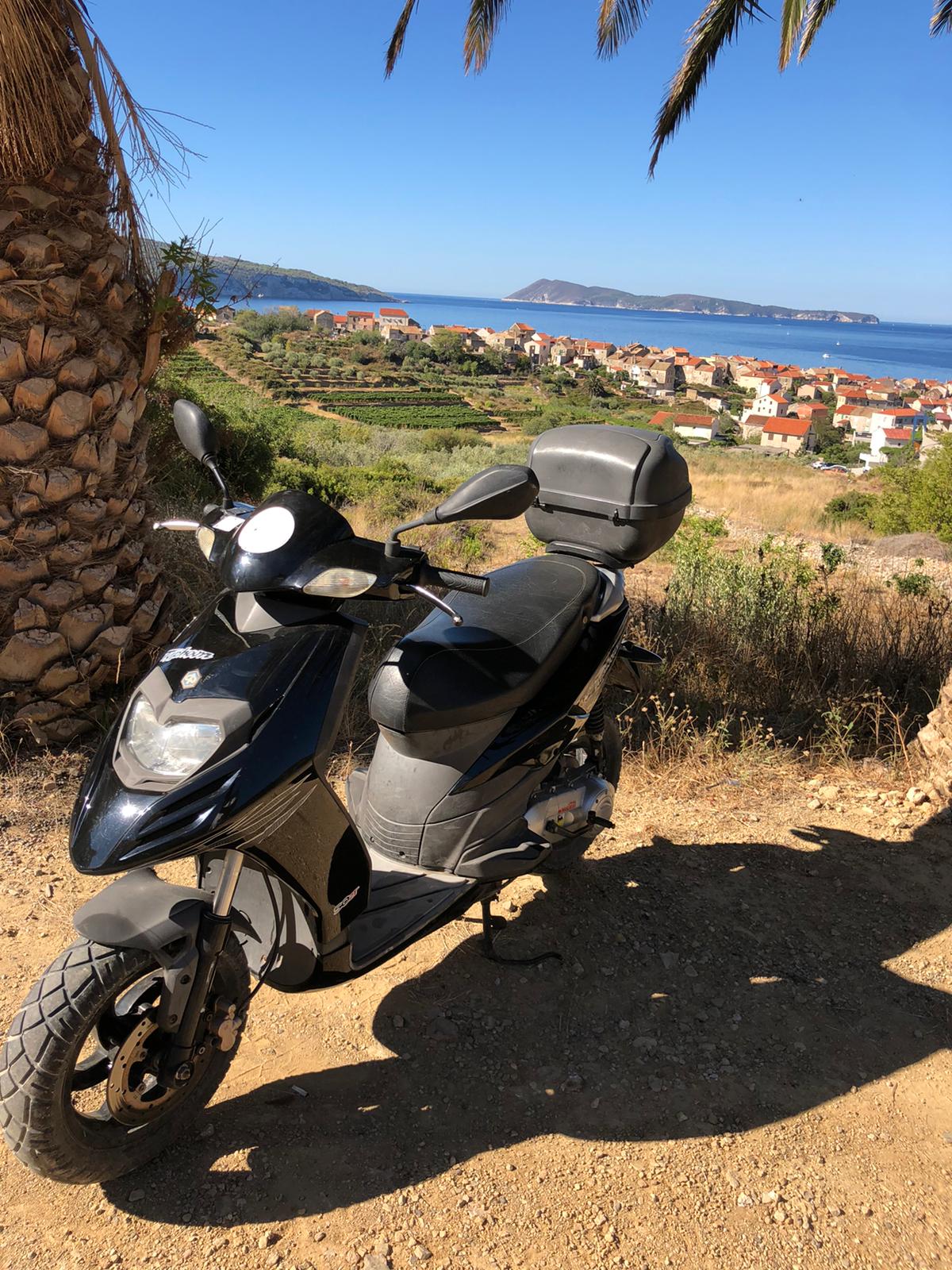 Rent a scooter Komiza Cheap scooter renting Enjoy driving