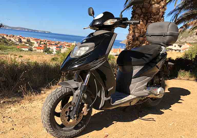 Rent a scooter Komiza Cheap scooter renting Enjoy driving